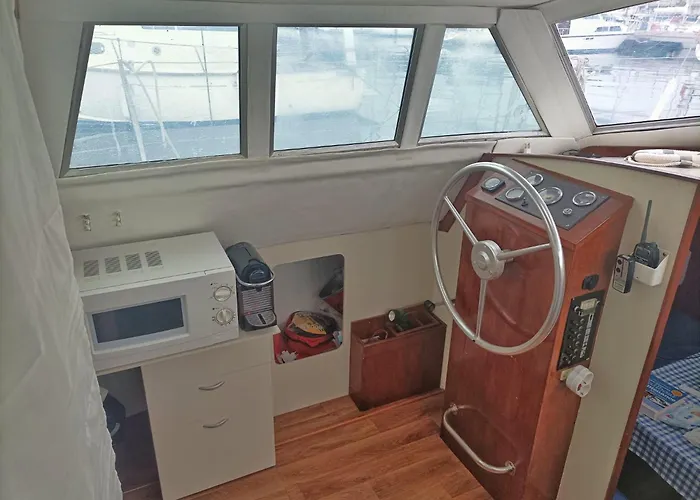 Sensenom Botel