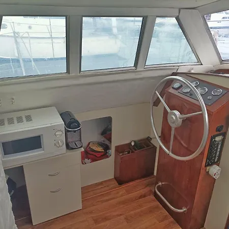 Sensenom Hotel en barco