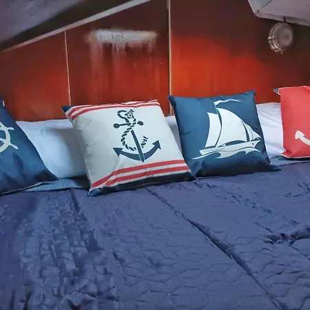 Hotel en barco Sensenom *